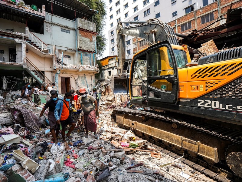 Search for survivors continues 3 days after massive quake in Myanmar, Thailand